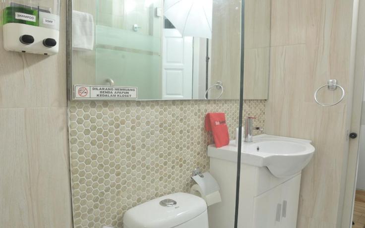 Imagen de la habitación del Casa de Huéspedes Reddoorz Premium Near Rs Pondok Indah. Foto 15