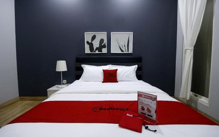Imagen de la habitación del Casa de Huéspedes Reddoorz Premium Near Rs Pondok Indah. Foto 17