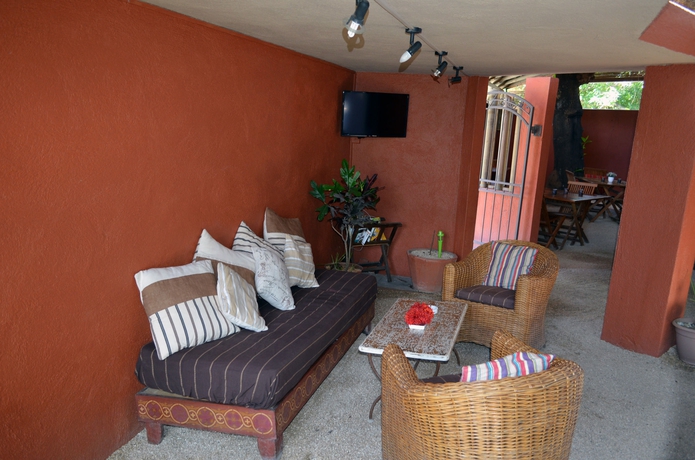Imagen de los interiores del Casa de Huéspedes Sous Le Badamier. Foto 14