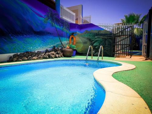Imagen de la piscina del Casa de Huéspedes Surf Riders Fuerteventura - Adults Only. Foto 16