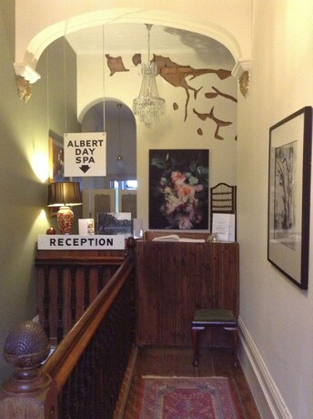 Imagen de los interiores del Casa de Huéspedes The Albert and Mills Guest House and Apartments. Foto 20