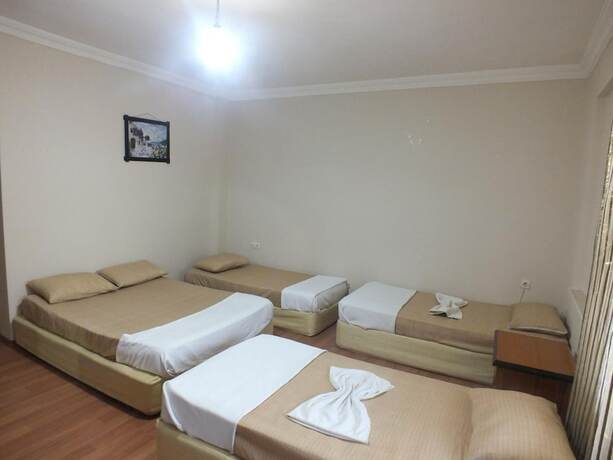 Imagen general del Casa de Huéspedes Uyar Palace. Foto 12