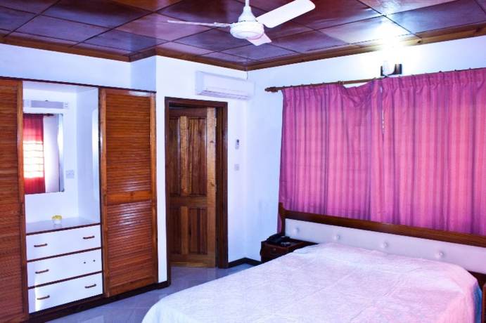 Imagen de la habitación del Casa de Huéspedes Villa de Roses. Foto 10