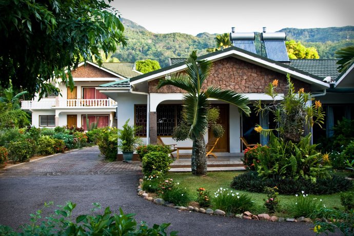 Imagen de los exteriores del Casa de Huéspedes Villa de Roses. Foto 14