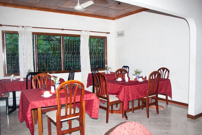 Imagen del bar/restaurante del Casa de Huéspedes Villa de Roses. Foto 4