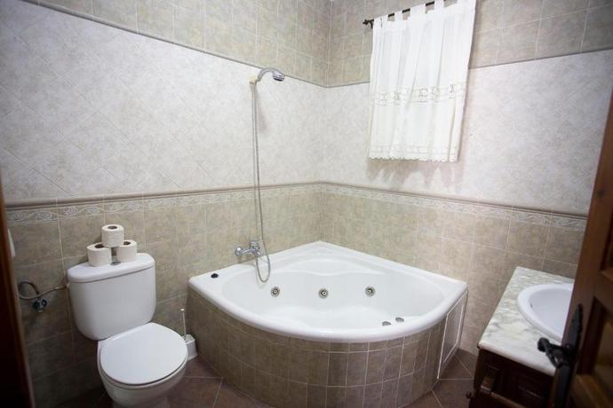 Imagen de los interiores del Casa de Huéspedes Viviendas Tur&iacute;sticas El Mero. Foto 6