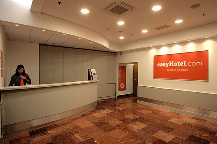 Imagen de los interiores del Casa de Huéspedes easyHotel Budapest Oktogon. Foto 12