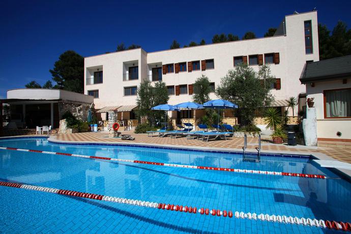 Imagen de la piscina del Finca Rústica AgriCostella Vieste. Foto 9