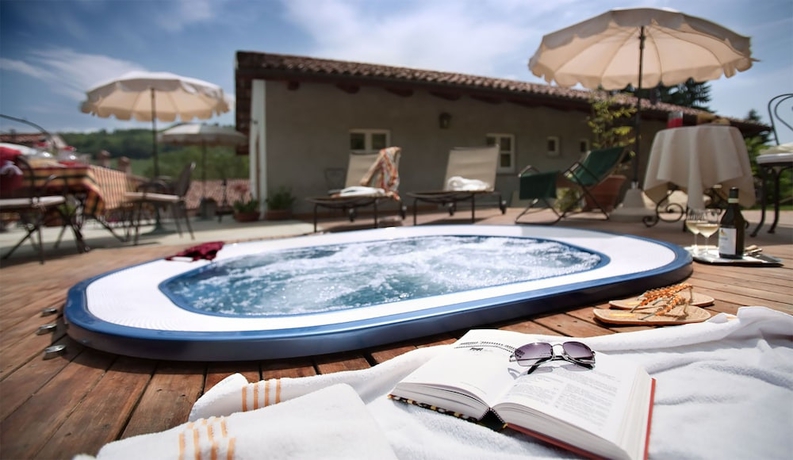 Imagen de la piscina del Finca Rústica Agriturismo Marcarini. Foto 17