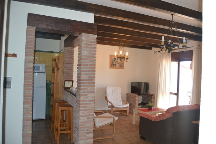 Imagen del bar/restaurante del Finca Rústica Alojamientos Huetor. Foto 15