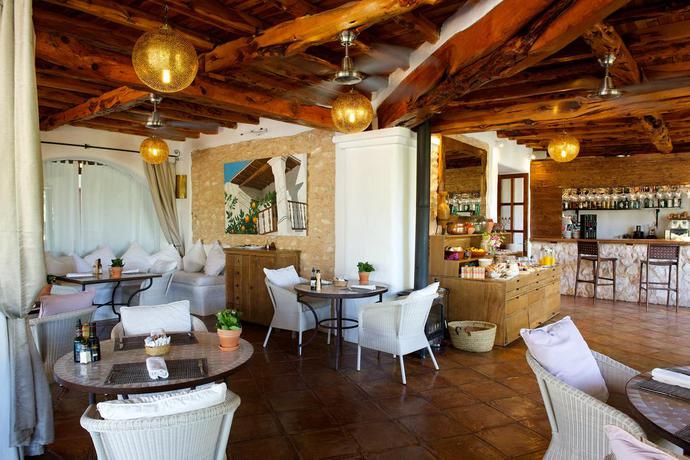 Imagen del bar/restaurante del Finca Rústica Atzaró. Foto 8