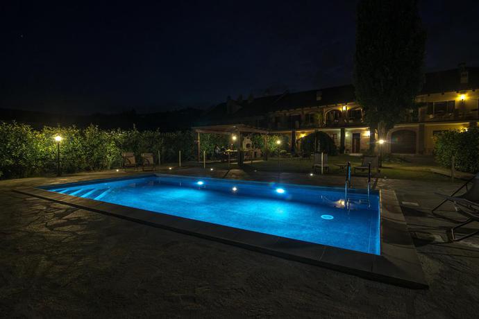 Imagen de la piscina del Finca Rústica Cascina Rocca - Guest House. Foto 17