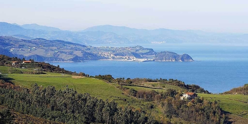 Imagen de los exteriores del Finca Rústica Igeldo. Foto 9