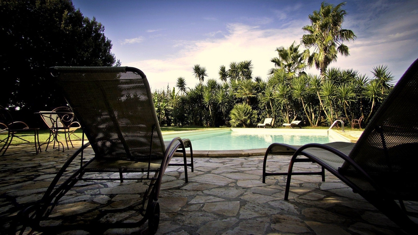 Imagen de la piscina del Finca Rústica Masseria Baroni Nuovi. Foto 16