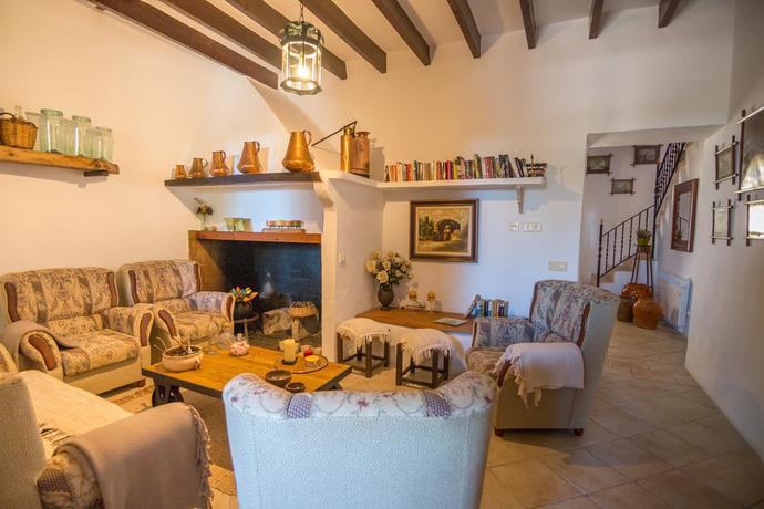 Imagen de los interiores del Finca Rústica Petit Hotel Son Perdiu - Adults Only. Foto 7
