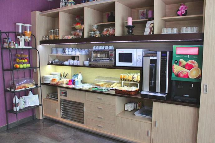 Imagen general del Hostal 4C Cuatro Caminos. Foto 4