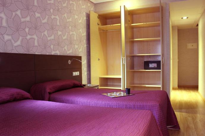 Imagen general del Hostal 4C Cuatro Caminos. Foto 6