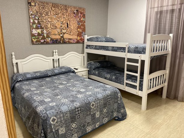 Imagen de la habitación del Hostal 82. Foto 13