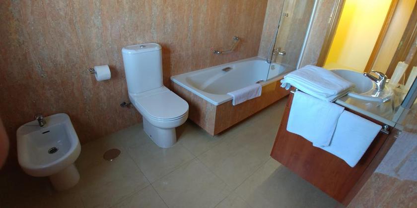Imagen de los interiores del Hostal 9 Olas. Foto 7