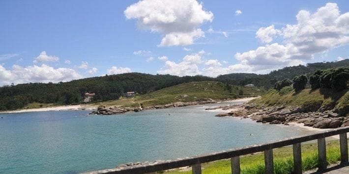 Imagen de los exteriores del Hostal A Cruz. Foto 17