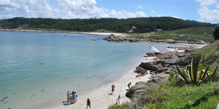 Imagen de los exteriores del Hostal A Cruz. Foto 18