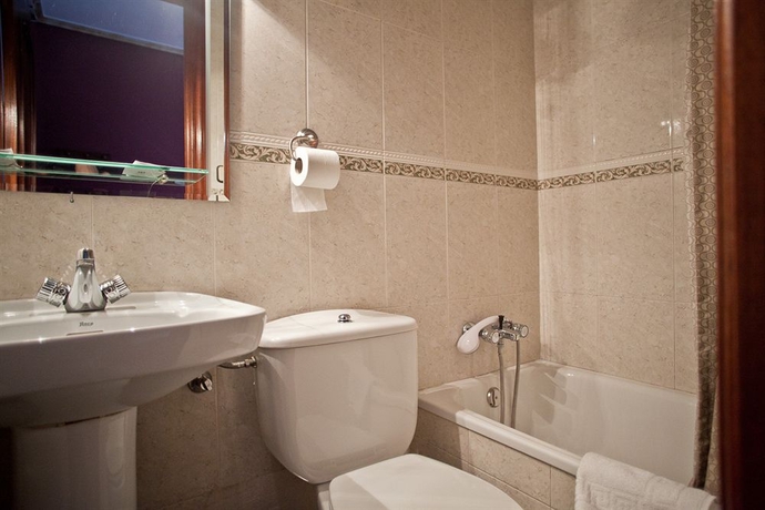 Imagen de la habitación del Hostal A Nuestra Se&ntilde;ora de La Paloma. Foto 8