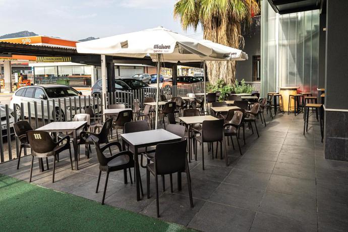 Imagen de los exteriores del Hostal AS Fuente La Higuera I (Direcci&oacute;n ALBACETE). Foto 8