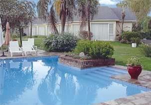 Imagen de la piscina del Hostal AZUL HOTEL PARQUE. Foto 5