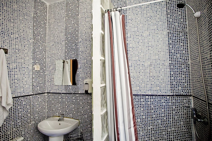 Imagen de la habitación del Hostal Abaaly. Foto 7