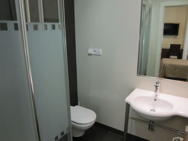 Imagen de la habitación del Hostal Abadia Madrid. Foto 5