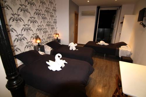 Imagen de la habitación del Hostal Abril. Foto 14