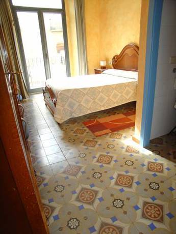Imagen de la habitación del Hostal Adarnius. Foto 2