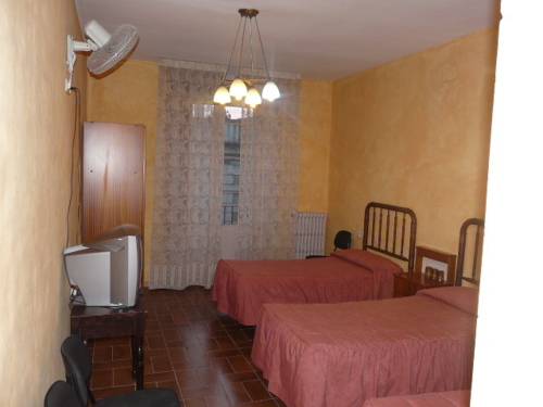 Imagen de la habitación del Hostal Adarnius. Foto 4