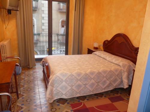 Imagen de la habitación del Hostal Adarnius. Foto 5