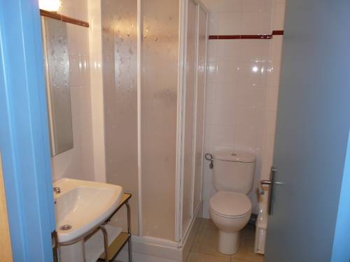 Imagen de la habitación del Hostal Adarnius. Foto 6