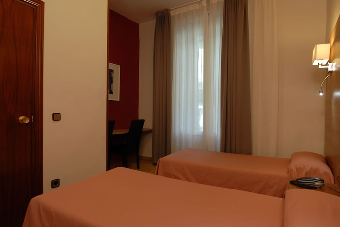 Imagen de la habitación del Hostal Aguilar. Foto 13