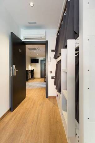 Imagen de la habitación del Hostal Airhostel Barcelona Airport 24h. Foto 2