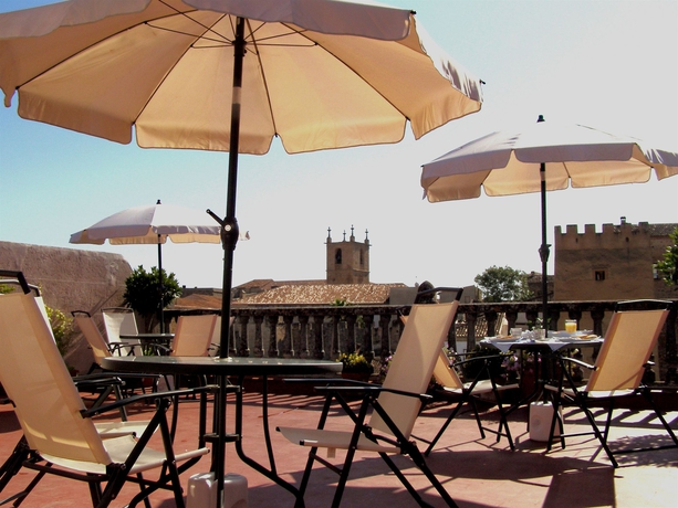 Imagen de los exteriores del Hostal Alameda Plaza Mayor. Foto 9