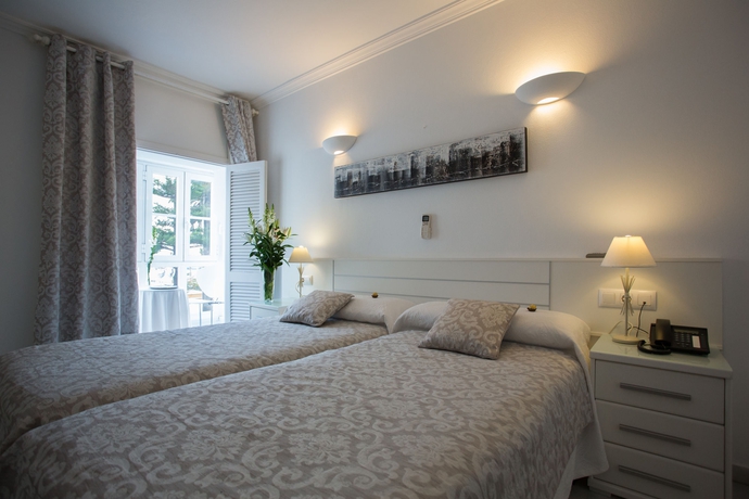 Imagen de la habitación del Hostal Alameda, Tarifa. Foto 6