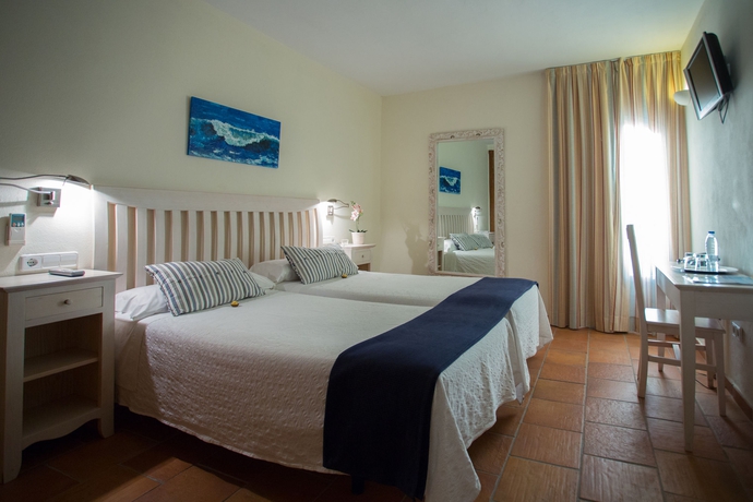 Imagen de la habitación del Hostal Alameda, Tarifa. Foto 8