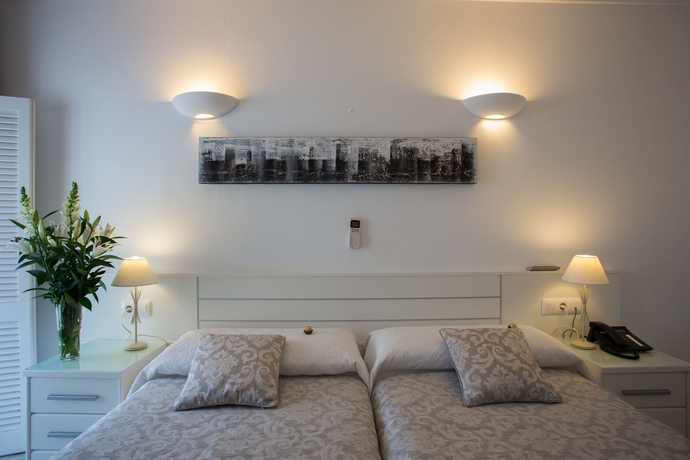 Imagen de la habitación del Hostal Alameda, Tarifa. Foto 10