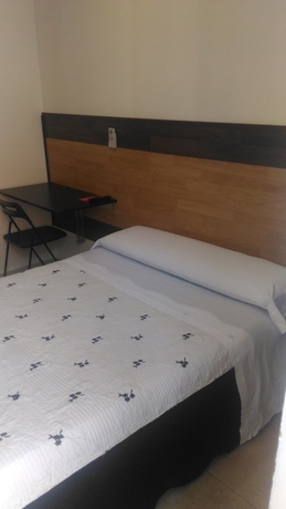 Imagen de la habitación del Hostal Alaska, Centro de Madrid. Foto 13