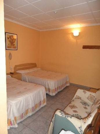 Imagen de la habitación del Hostal Alba, Albacete. Foto 8