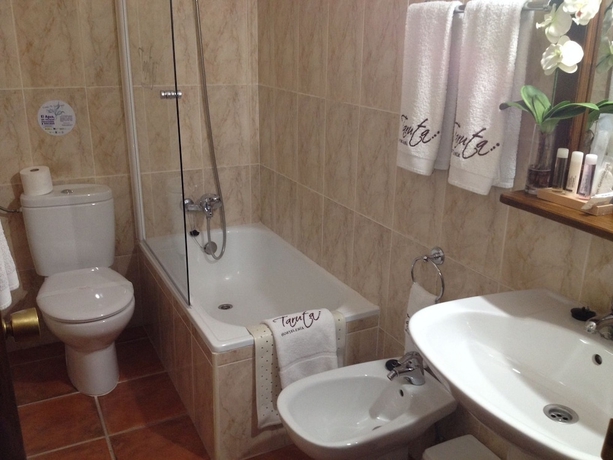 Imagen de la habitación del Hostal Alba Taruta. Foto 7