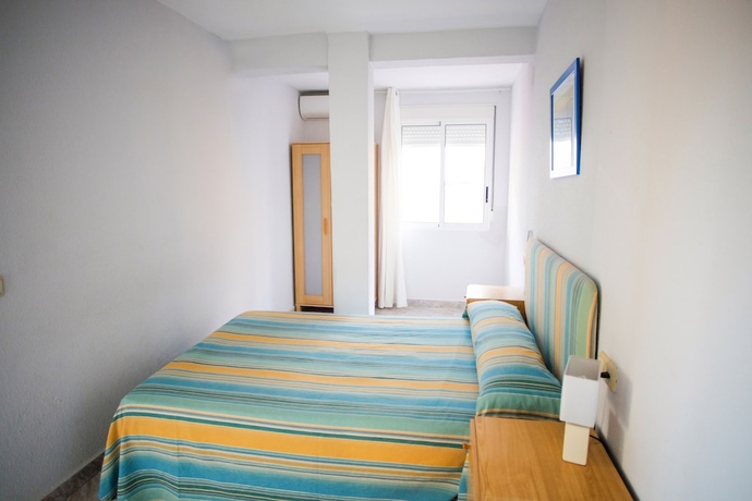 Imagen de la habitación del Hostal Alba, Torrevieja. Foto 2