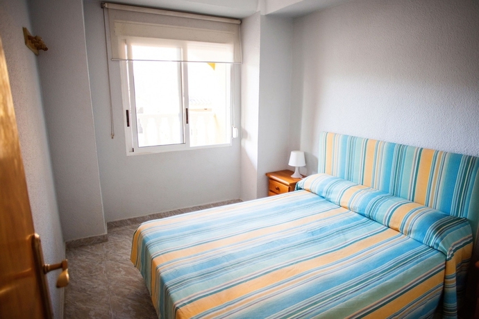 Imagen de la habitación del Hostal Alba, Torrevieja. Foto 4