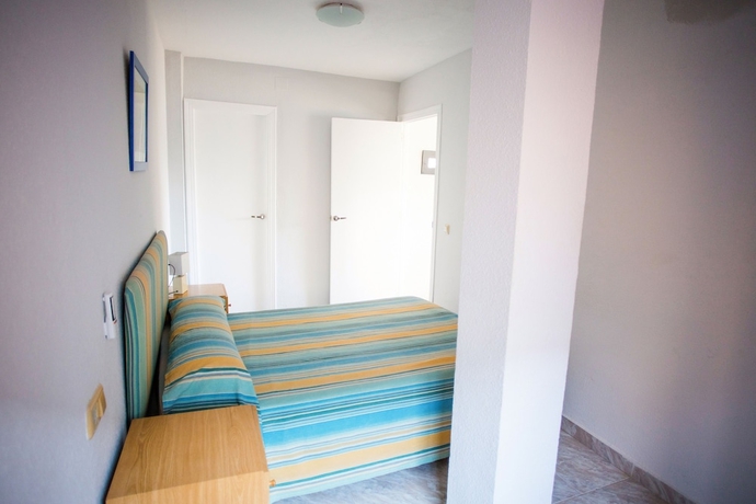 Imagen de la habitación del Hostal Alba, Torrevieja. Foto 5