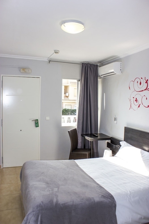Imagen de la habitación del Hostal Alba, Torrevieja. Foto 8