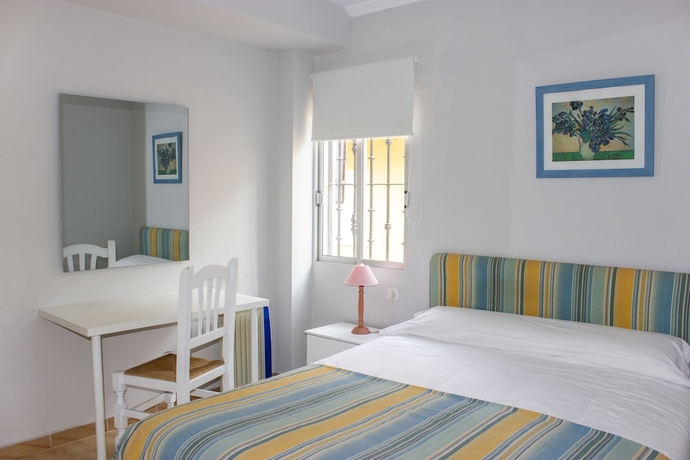 Imagen de la habitación del Hostal Alba, Torrevieja. Foto 10
