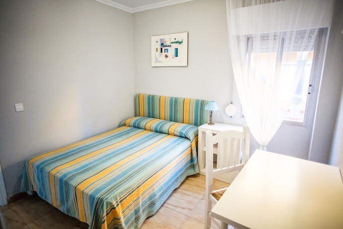 Imagen de la habitación del Hostal Alba, Torrevieja. Foto 11